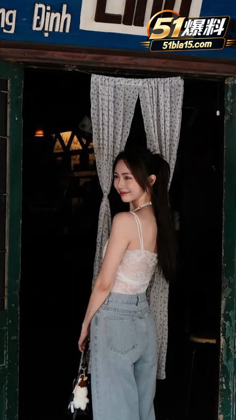3 3