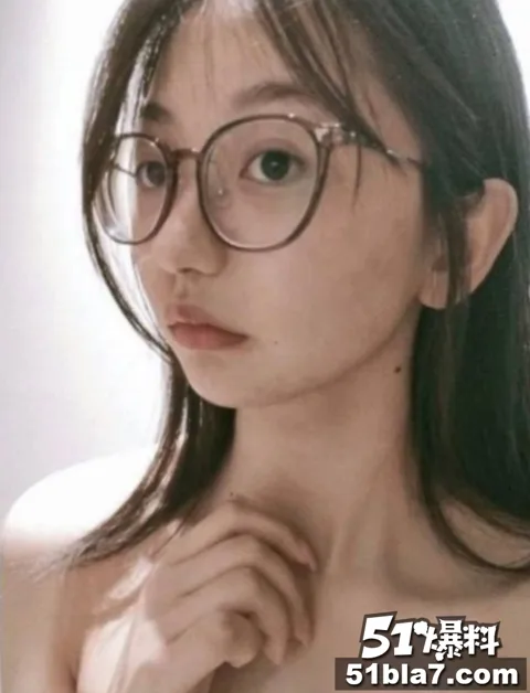 四川大学反差眼镜婊 于文文 最新居家自拍视频流出 精致甜妹揉胸掰穴自慰 蝴蝶肥鲍粉嫩诱人 四川大学反差眼镜婊 于文文 最新居家自拍视频流出 精致甜妹揉胸掰穴自慰 蝴蝶肥鲍粉嫩诱人