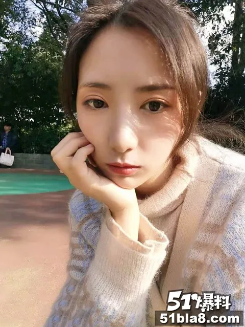 身材超棒的良家少妇 瞒着老公和同事去酒店开房 衣服扒光后被按在床上猛插骚穴 抱臀狂操高潮浪叫不断! 身材超棒的良家少妇 瞒着老公和同事去酒店开房 衣服扒光后被按在床上猛插骚穴 抱臀狂操高潮浪叫不断!